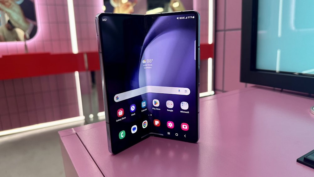 Samsung Galaxy Z Fold 5 vs OnePlus Open: Unfolding the Future of Smartphones.